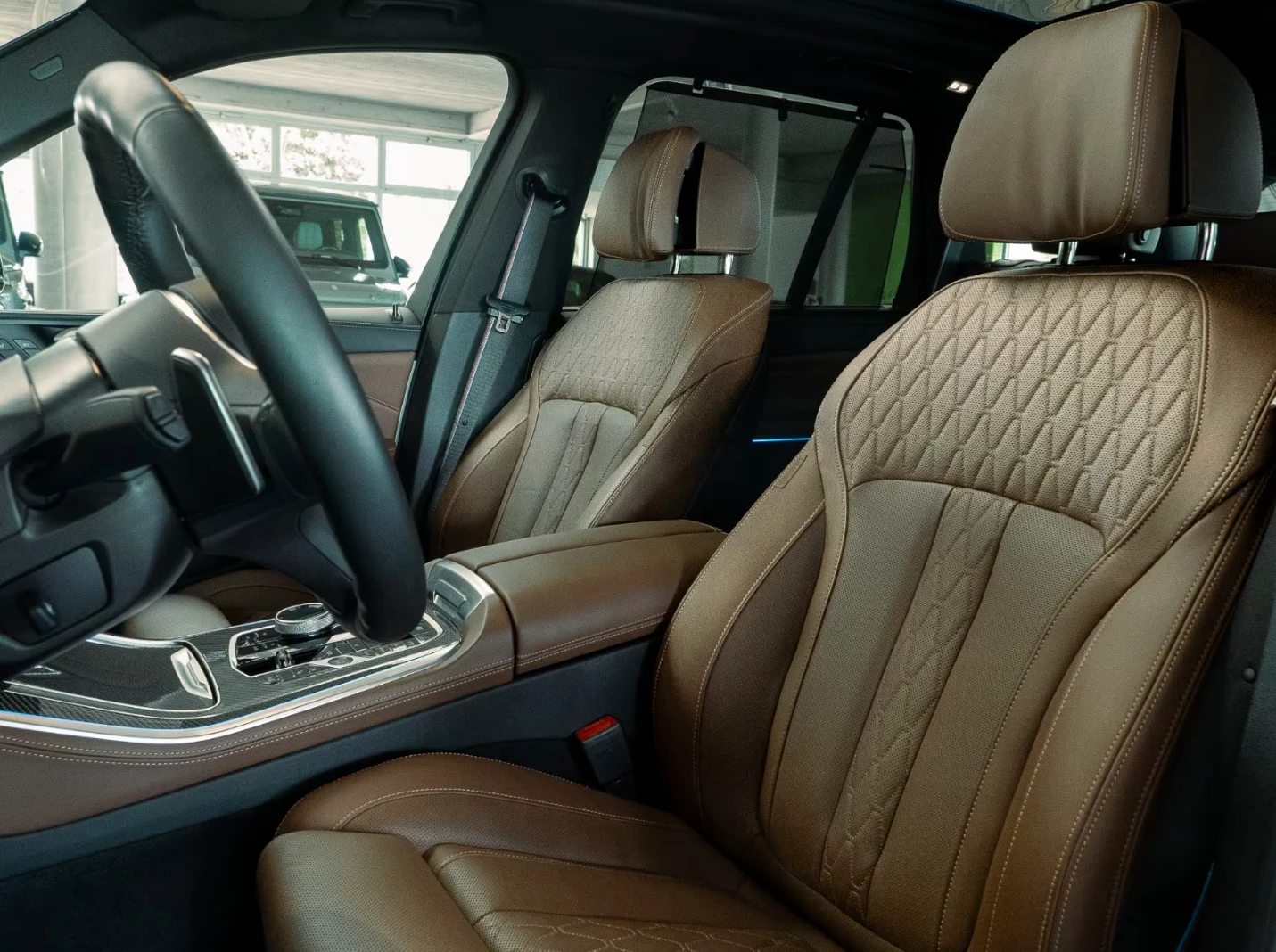 BMW X5 50e* M-SPORT PRO* SKY* 360* CARBON* H/K* ВЕНТИЛАЦИ, снимка 6 - Автомобили и джипове - 56175576