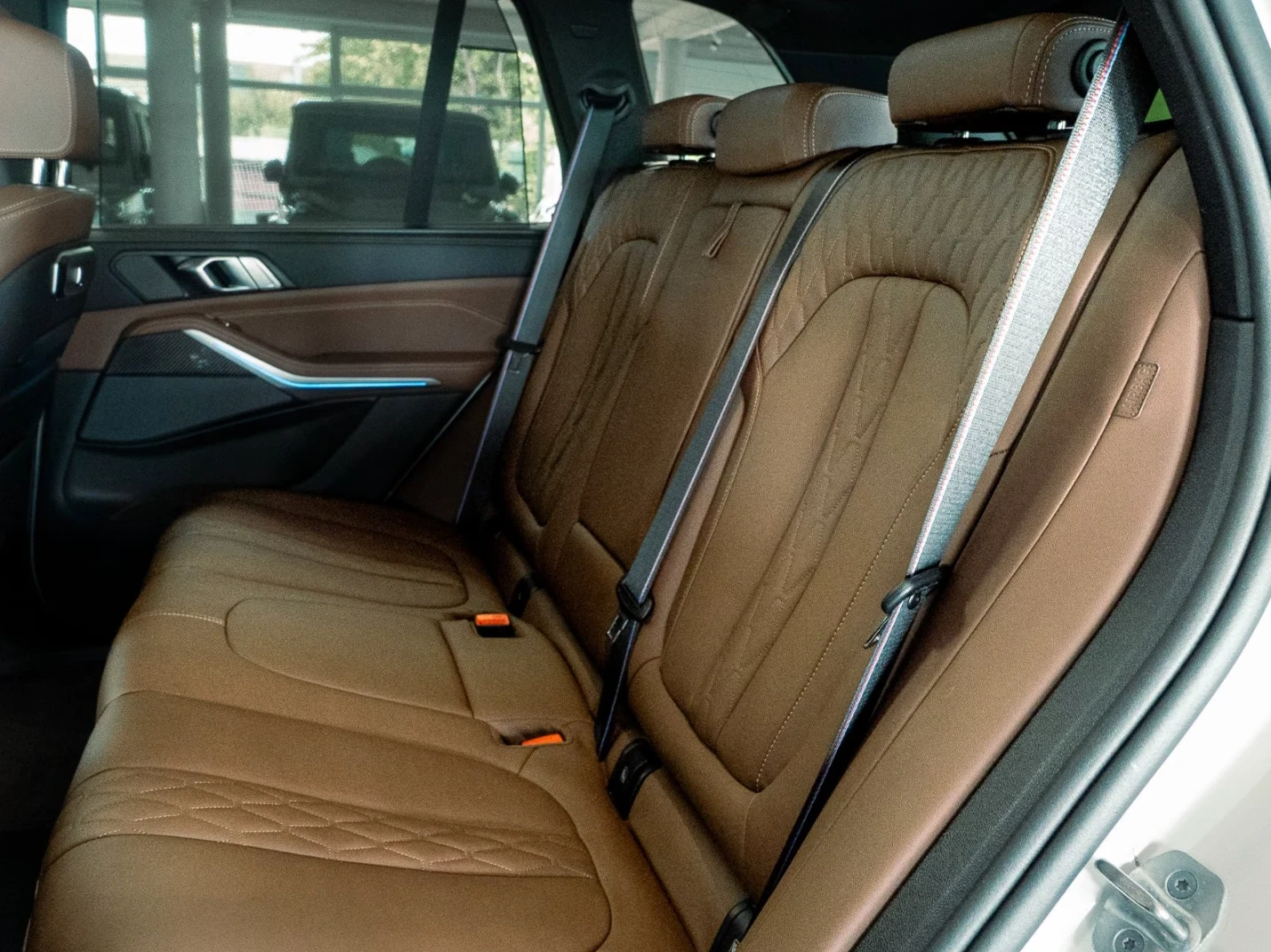 BMW X5 50e* M-SPORT PRO* SKY* 360* CARBON* H/K* ВЕНТИЛАЦИ, снимка 7 - Автомобили и джипове - 56175576