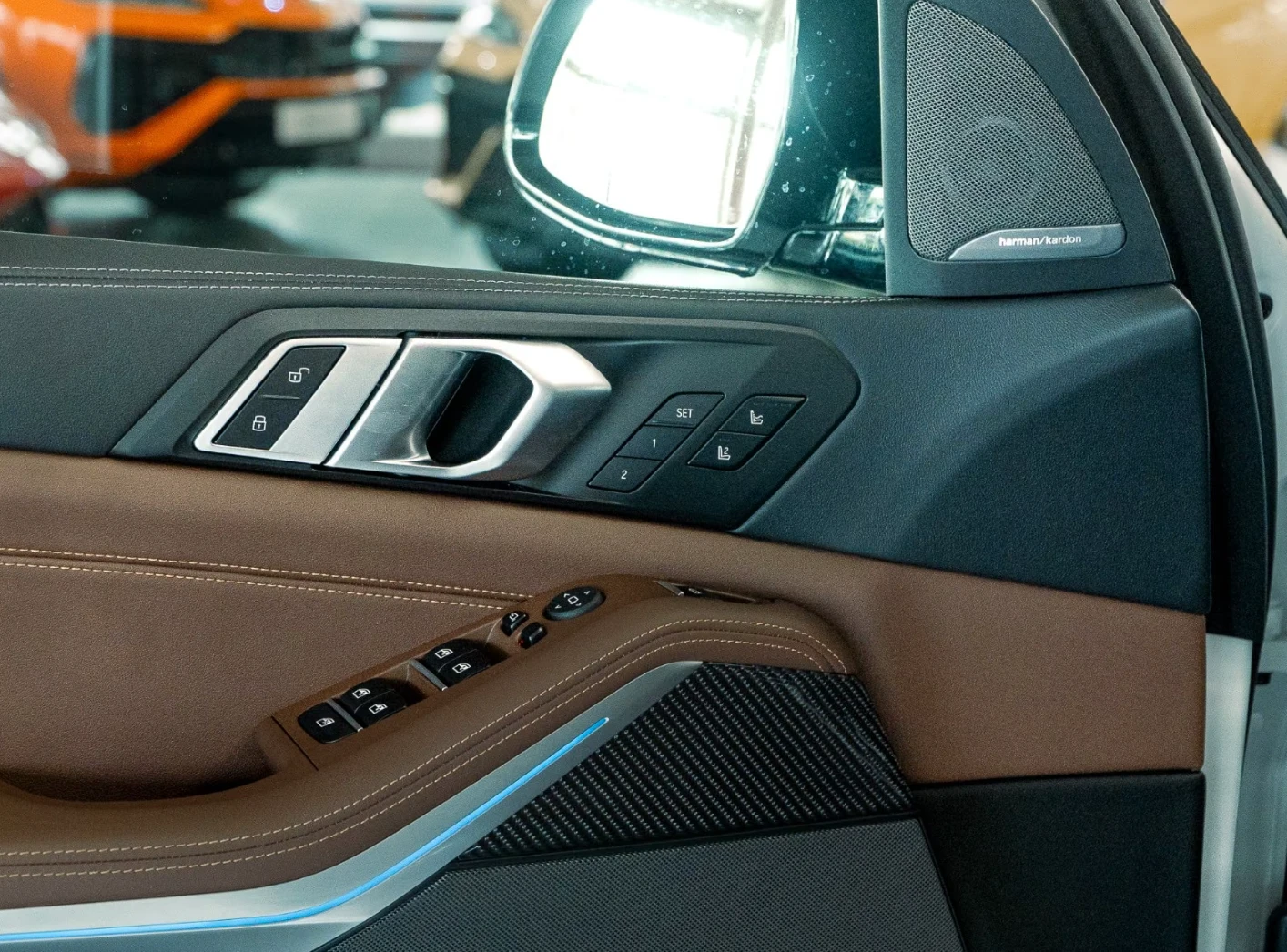 BMW X5 50e* M-SPORT PRO* SKY* 360* CARBON* H/K* ВЕНТИЛАЦИ, снимка 4 - Автомобили и джипове - 56175576