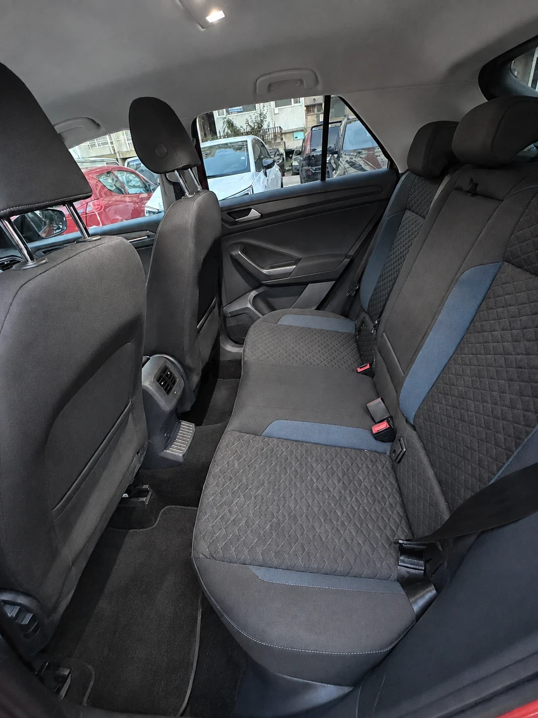 VW T-Roc, снимка 8 - Автомобили и джипове - 56247045