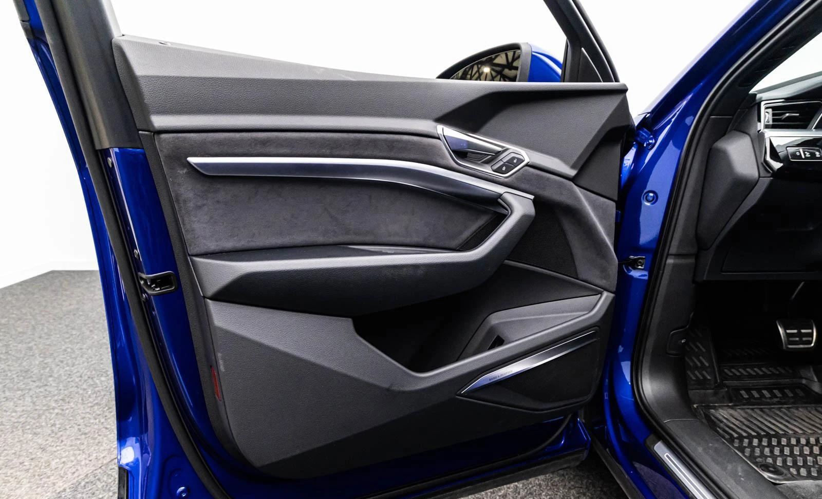 Audi Q8 e-tron/408HP/2xS-LINE/MATRIX/CAM/HUD/B&O/710q | Mobile.bg � ����������� 11