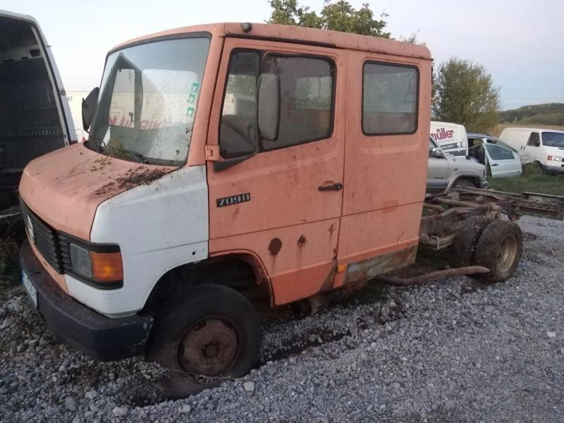 Mercedes-Benz 709 Самосвал, снимка 1 - Бусове и автобуси - 48669181