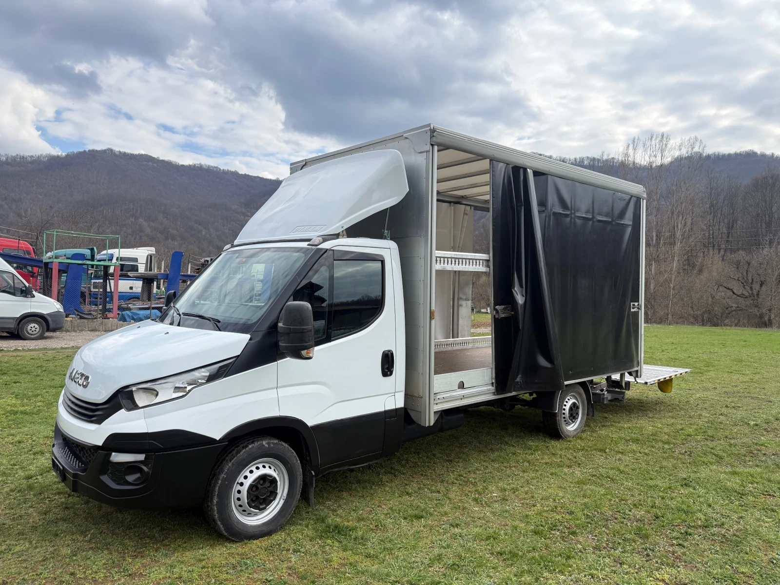 Iveco 35S18 35S18 ЩОРА БОРД МЕЖДУОСИЕ 4.10м