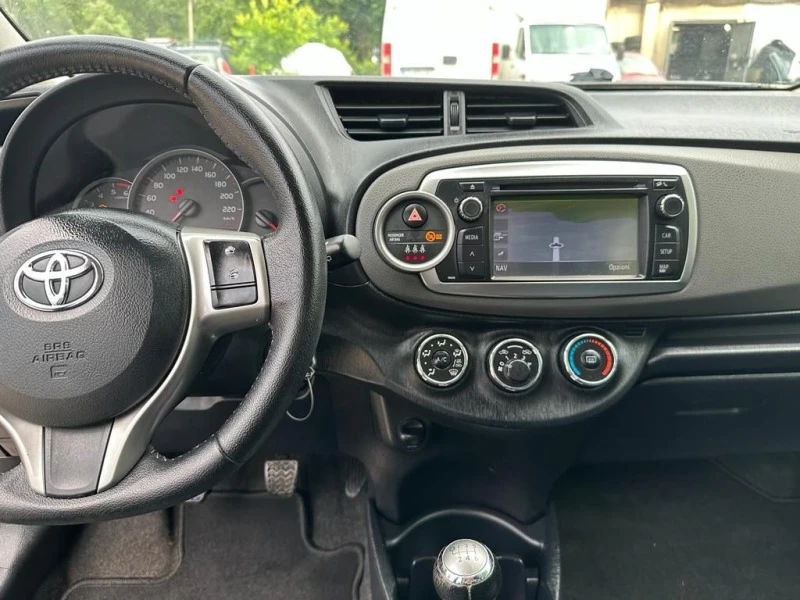 Toyota Yaris 1.4d NAVI 170000км, снимка 15 - Автомобили и джипове - 41344547