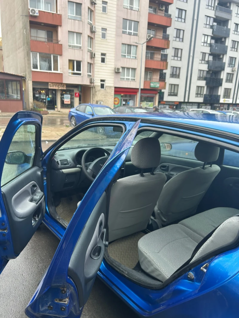 Renault Clio, снимка 10 - Автомобили и джипове - 48643532