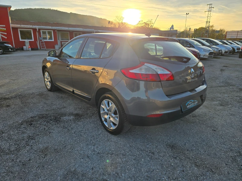 Renault Megane 1.5 DCI КАТО НОВА, снимка 5 - Автомобили и джипове - 52238229