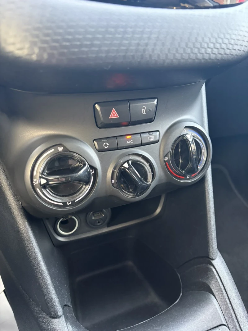 Peugeot 208 1.2/82к/EURO6/ПЕРФЕКТНО СЪСТОЯНИЕ!, снимка 11 - Автомобили и джипове - 53160236