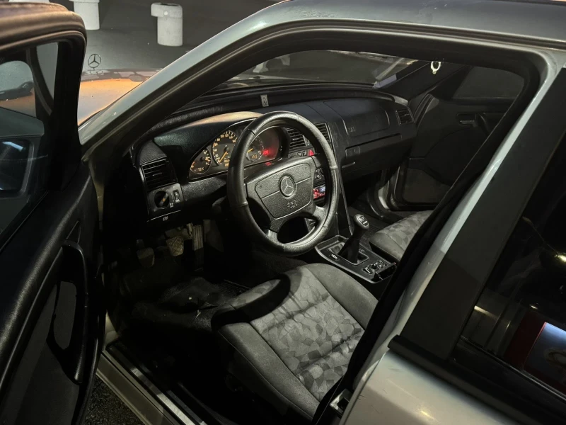 Mercedes-Benz C 220, снимка 9 - Автомобили и джипове - 53283777