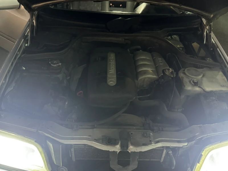 Mercedes-Benz C 220, снимка 6 - Автомобили и джипове - 53283777