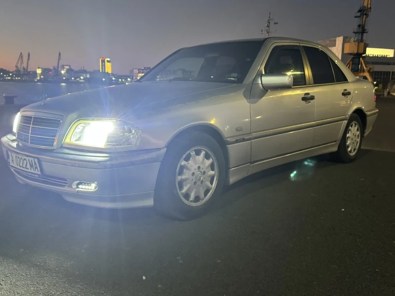 Mercedes-Benz C 220, снимка 3 - Автомобили и джипове - 53283777