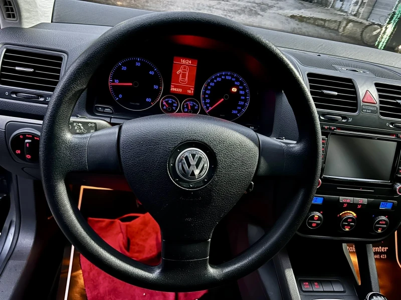 VW Jetta 1.9TDI 105k NAVI TOP, снимка 13 - Автомобили и джипове - 53519399
