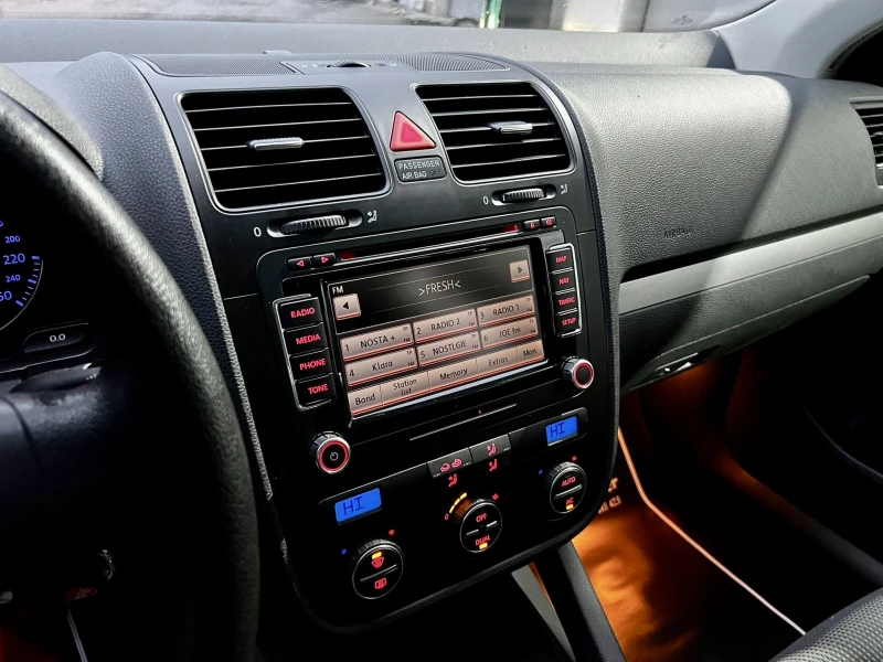 VW Jetta 1.9TDI 105k NAVI TOP, снимка 11 - Автомобили и джипове - 53519399