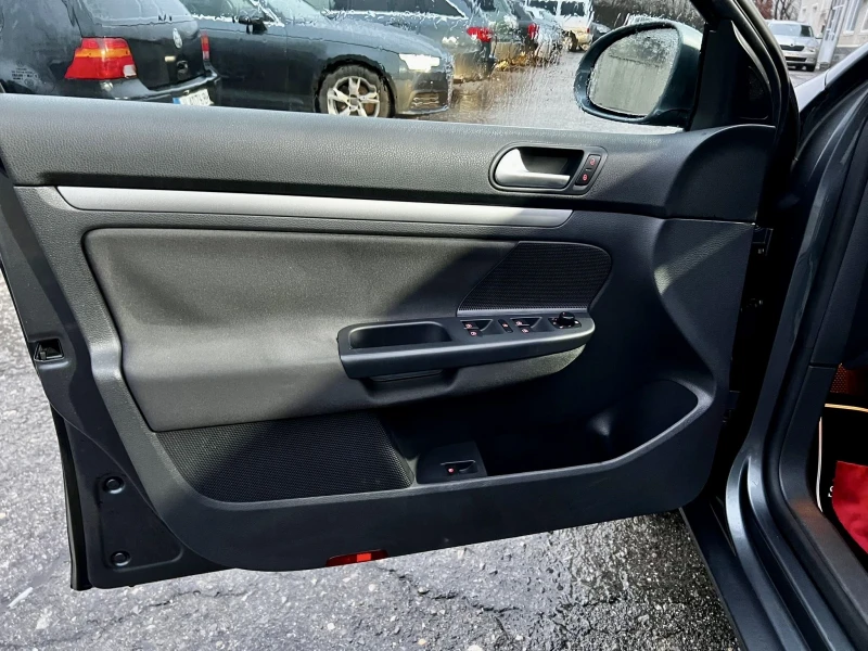 VW Jetta 1.9TDI 105k NAVI TOP, снимка 9 - Автомобили и джипове - 53519399