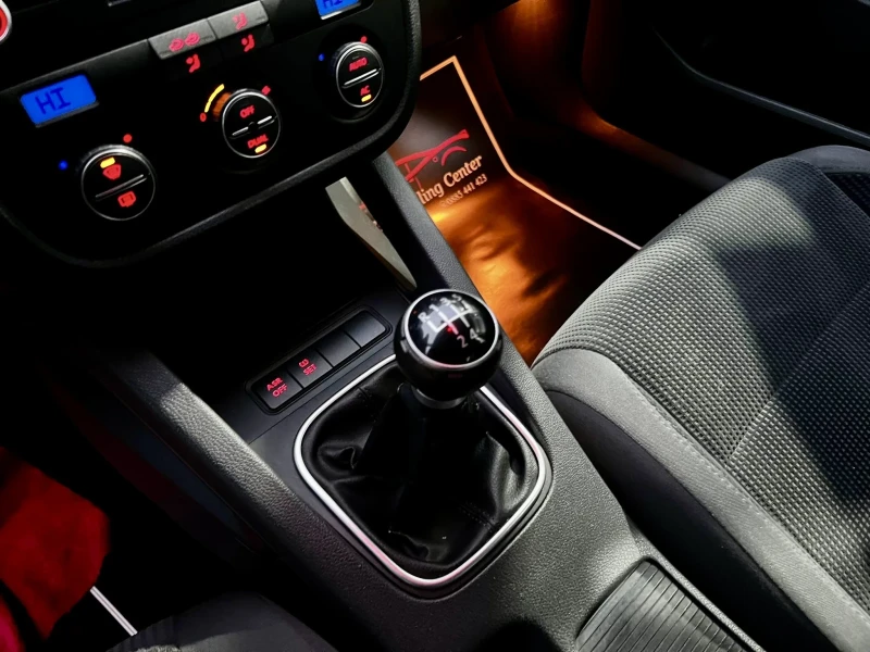 VW Jetta 1.9TDI 105k NAVI TOP, снимка 12 - Автомобили и джипове - 53519399