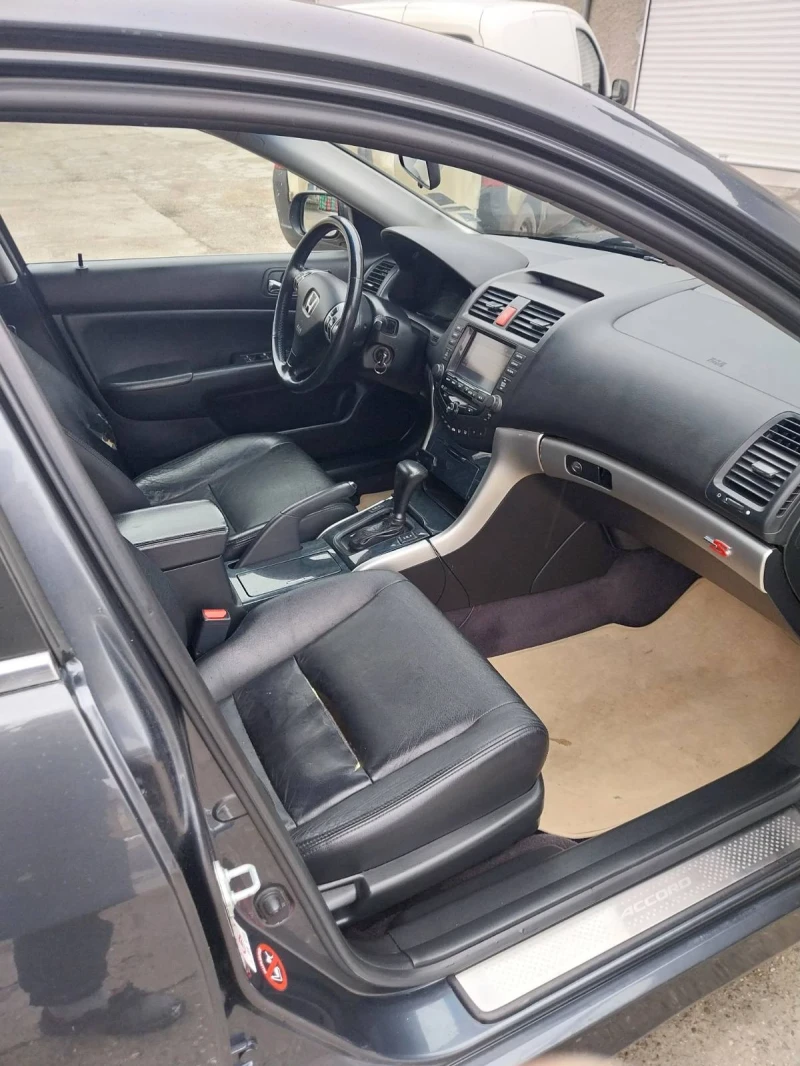 Honda Accord 2.4 ГАЗ, снимка 6 - Автомобили и джипове - 53597065