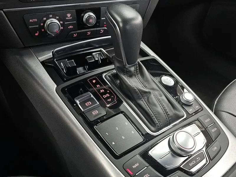 Audi A6 2.0 TDI Quattro, снимка 9 - Автомобили и джипове - 54147898