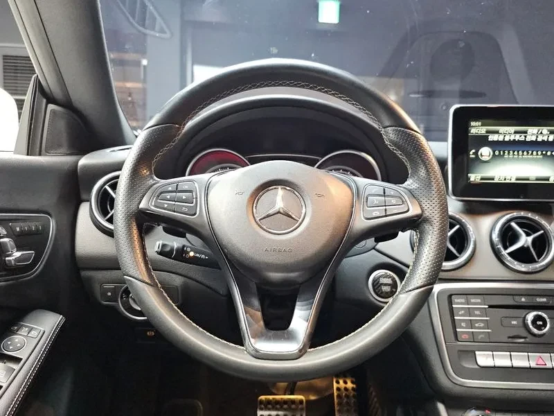 Mercedes-Benz CLA 250 4Matic, снимка 13 - Автомобили и джипове - 55787365