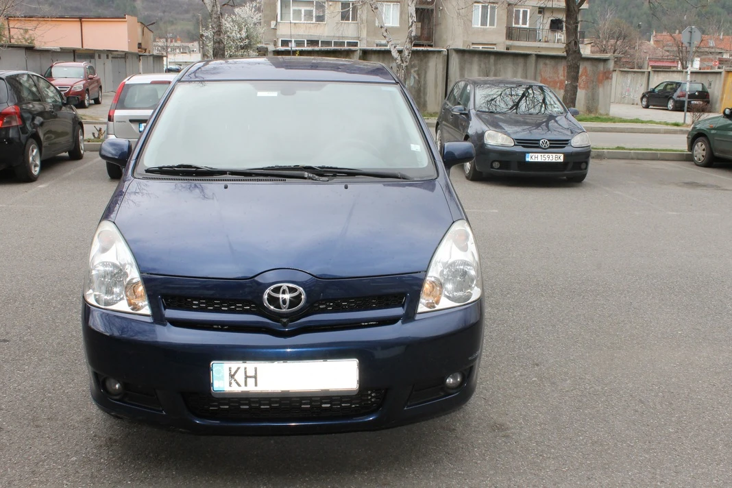 Toyota Corolla verso  - изображение 9