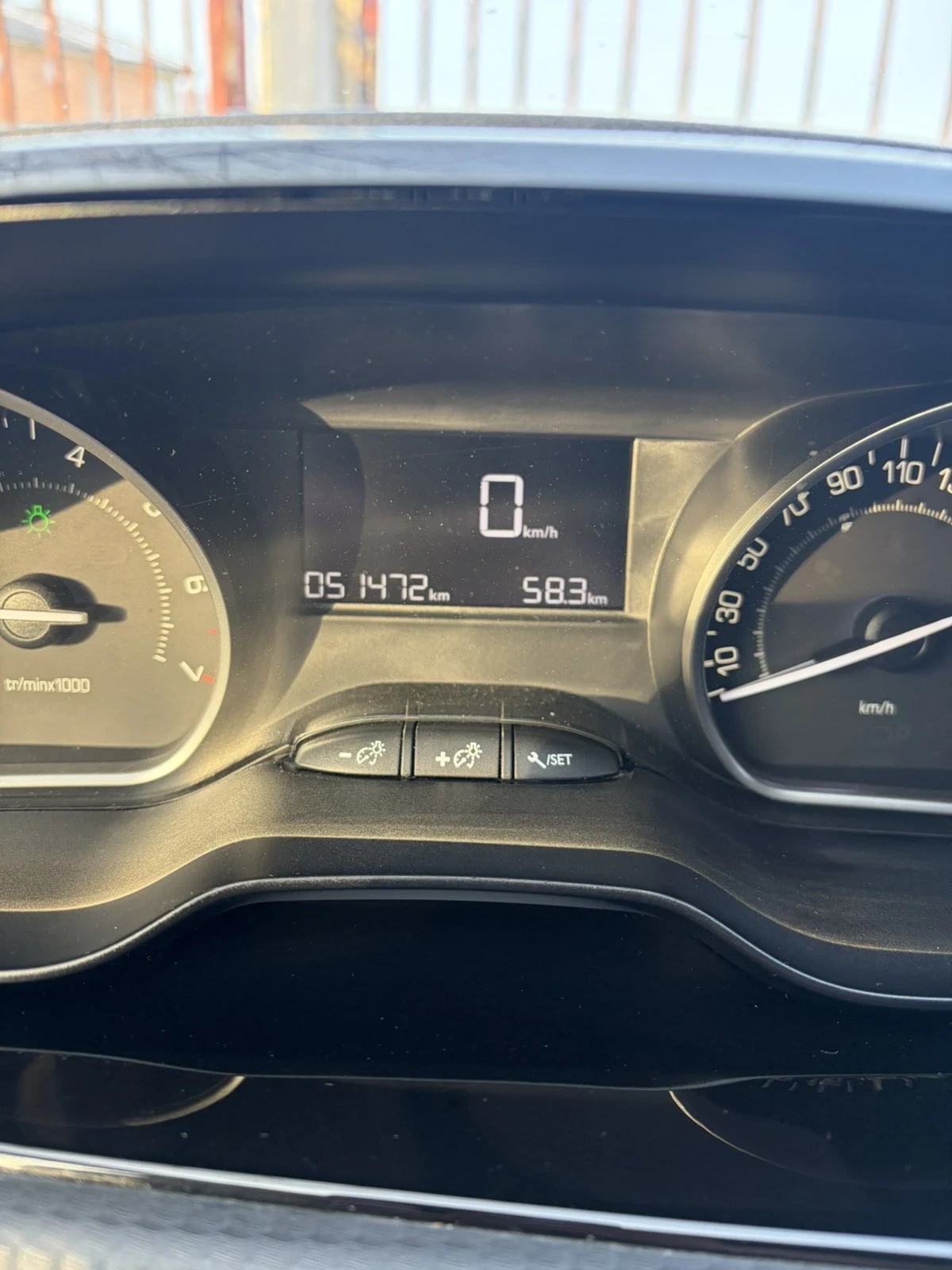 Peugeot 208 1.2/82к/EURO6/ПЕРФЕКТНО СЪСТОЯНИЕ! - изображение 10