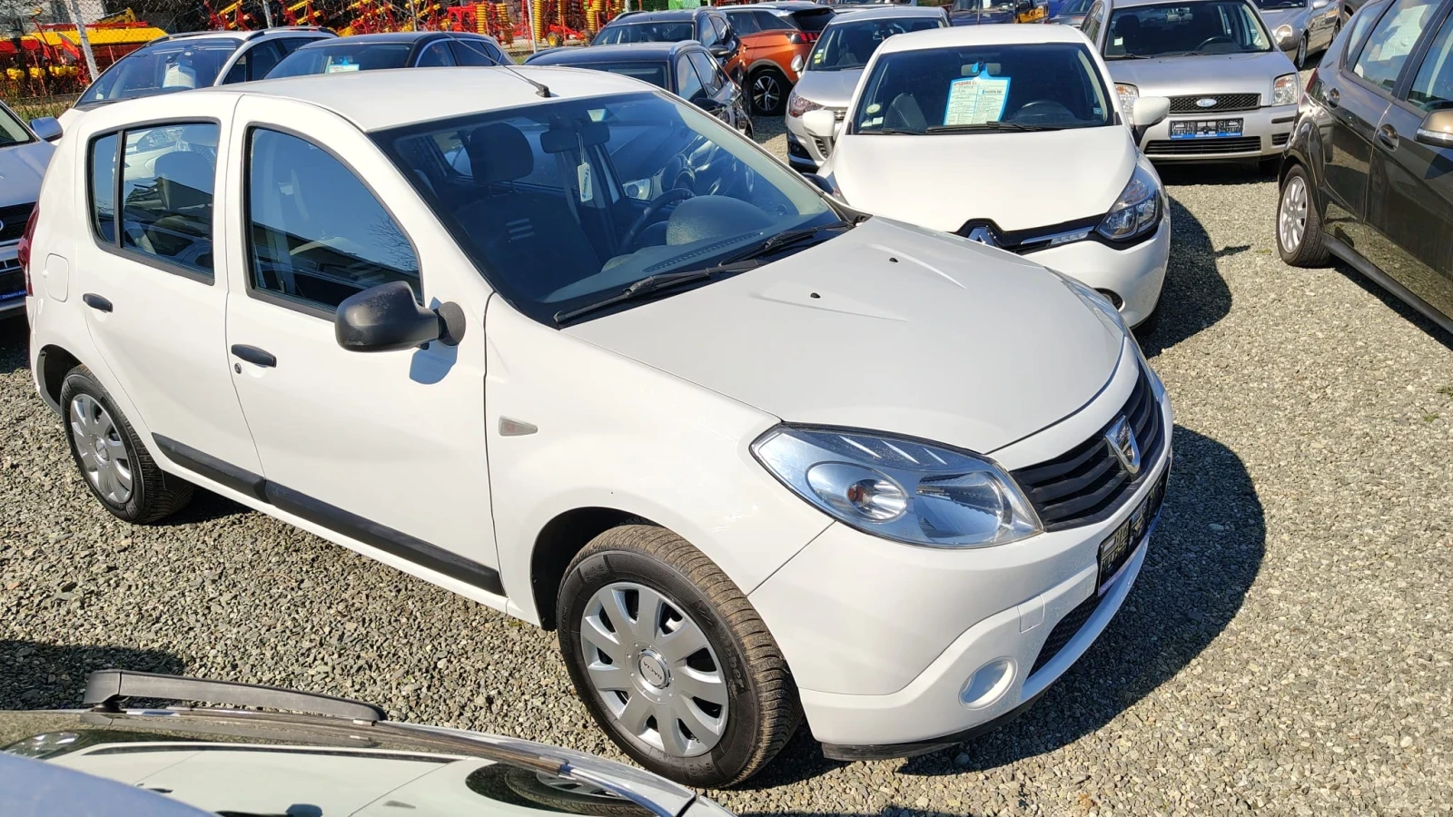 Dacia Sandero 1.2i, снимка 3 - Автомобили и джипове - 53817163