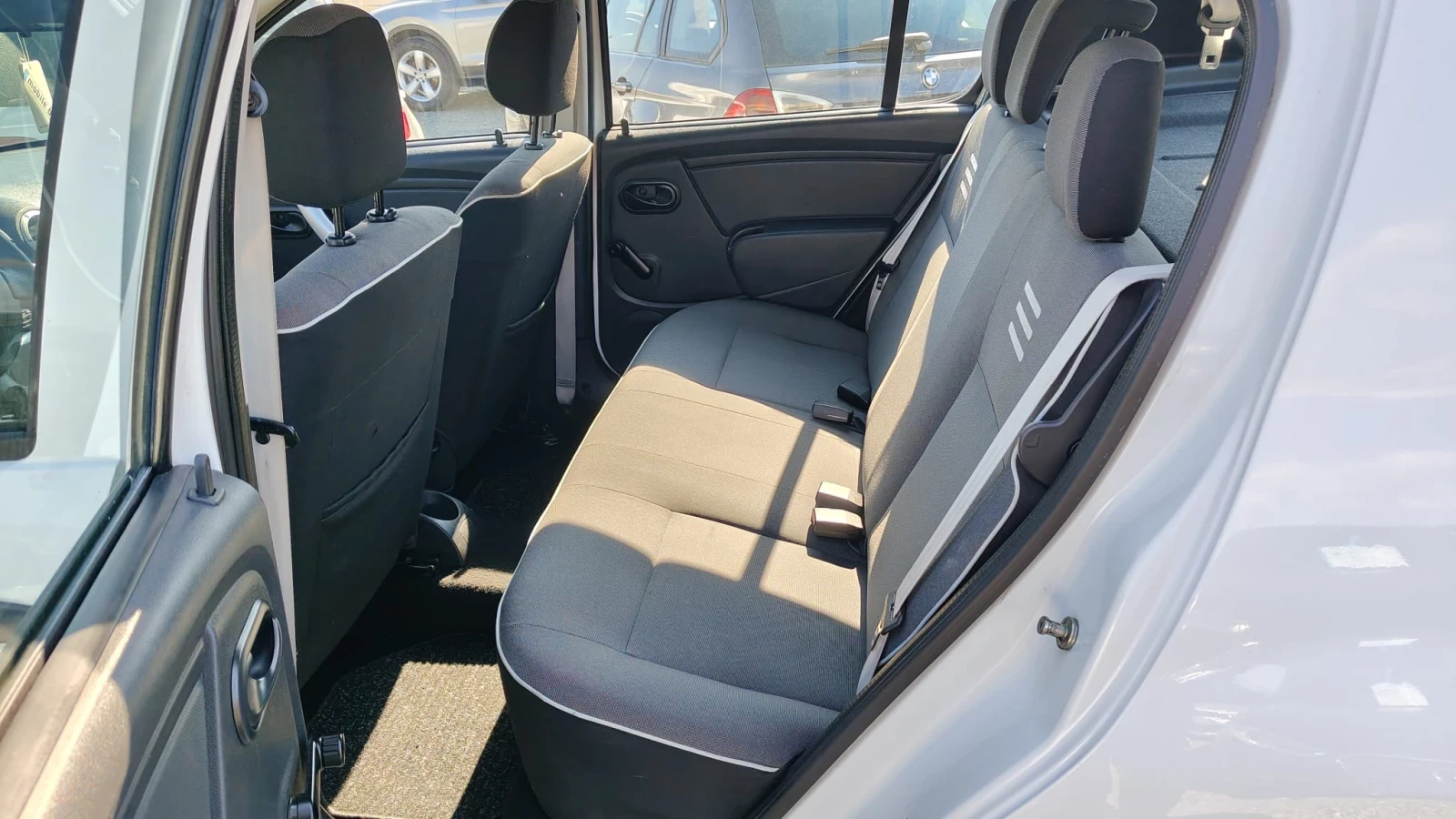 Dacia Sandero 1.2i, снимка 9 - Автомобили и джипове - 53817163