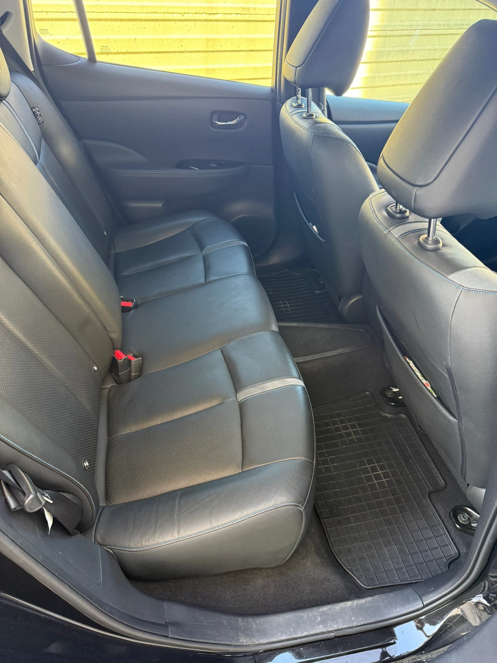 Nissan Leaf  Tekna всички екстри за модела!, снимка 13 - Автомобили и джипове - 53800300