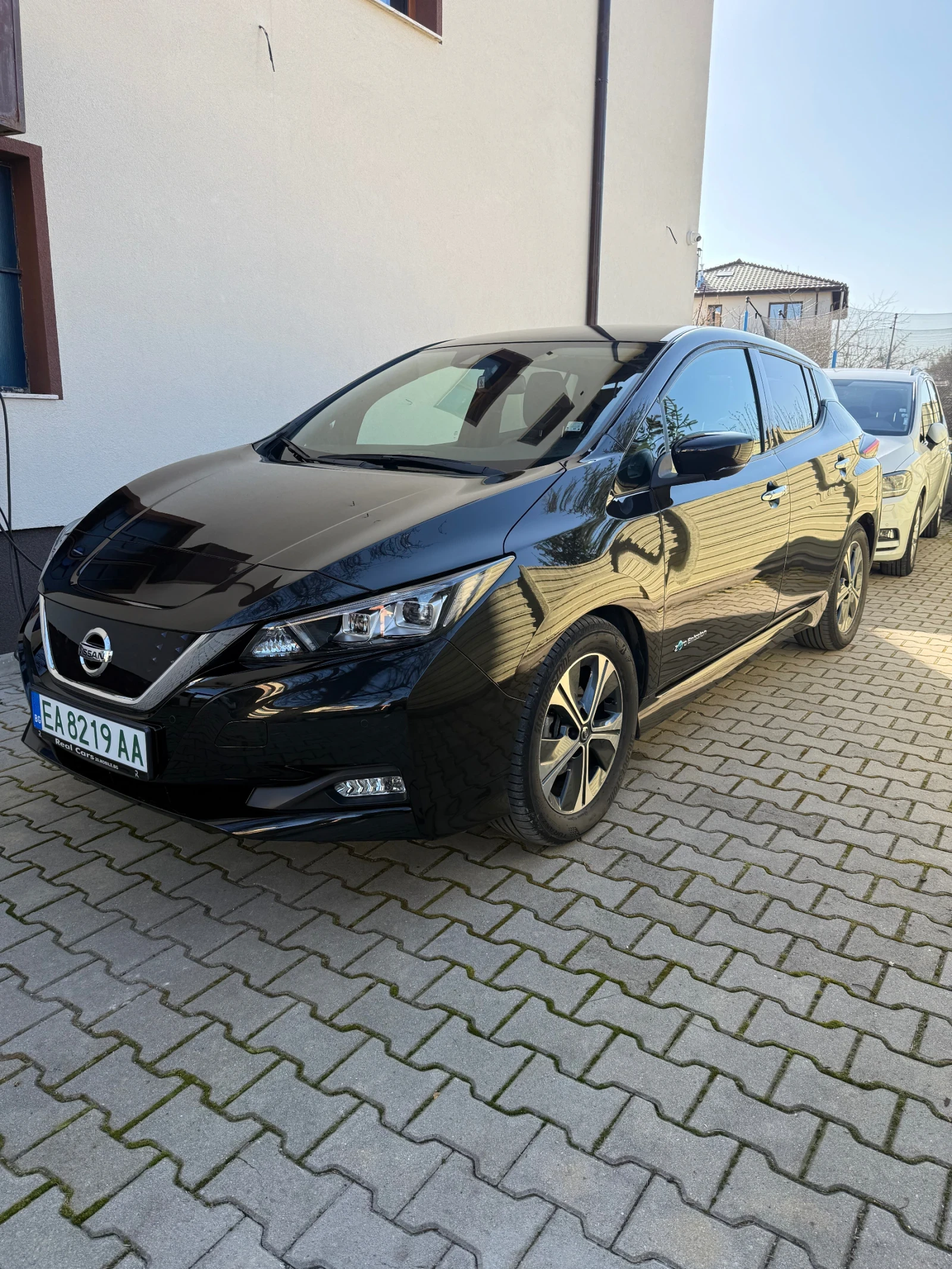 Nissan Leaf  Tekna всички екстри за модела!