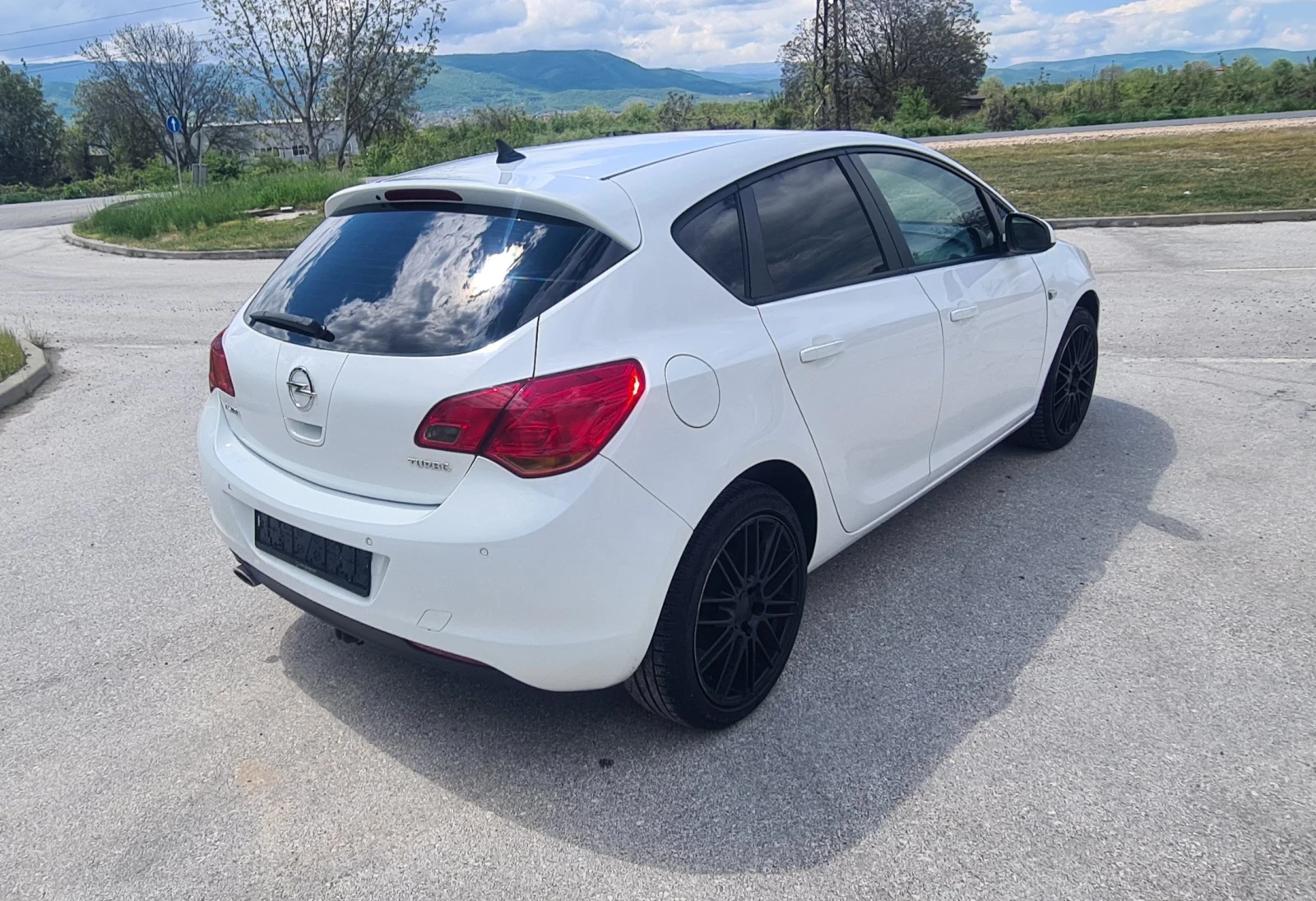 Opel Astra 1.4 Turbo, снимка 4 - Автомобили и джипове - 54397826