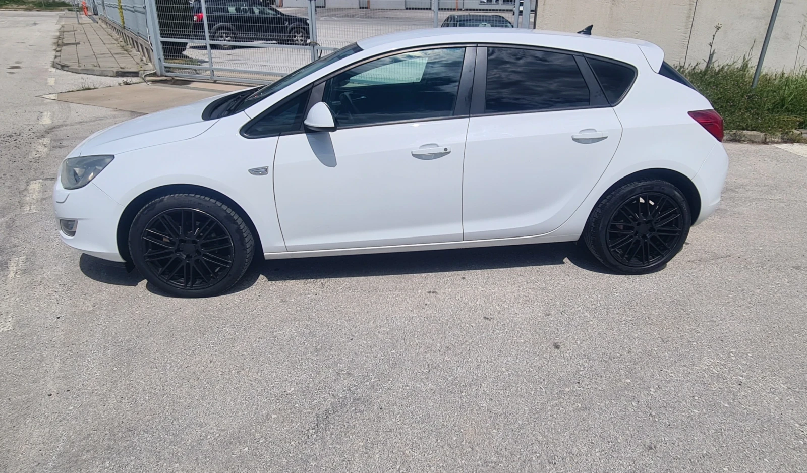 Opel Astra 1.4 Turbo, снимка 6 - Автомобили и джипове - 54397826