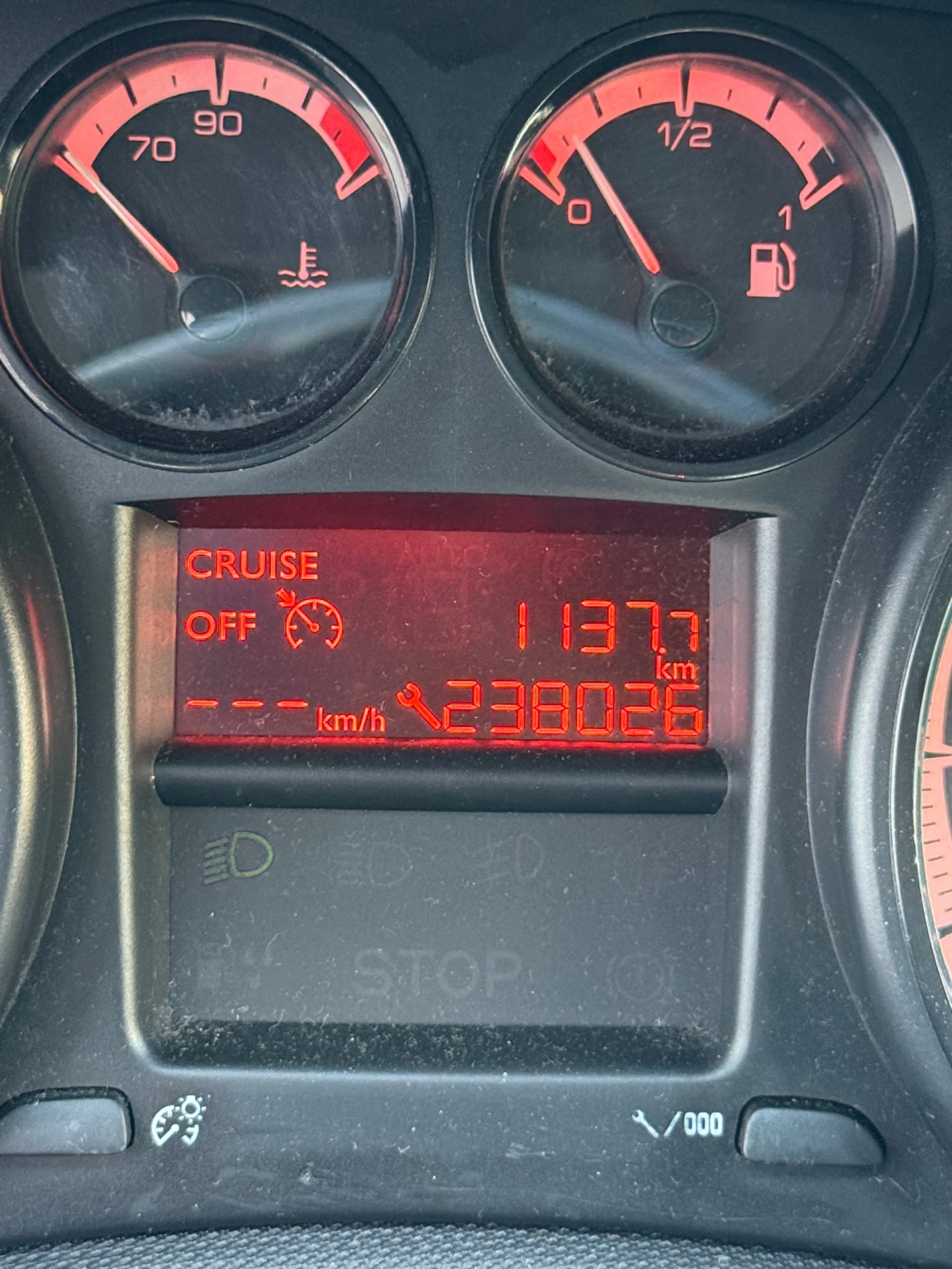 Peugeot 308 1.6 HDi, снимка 9 - Автомобили и джипове - 54804257