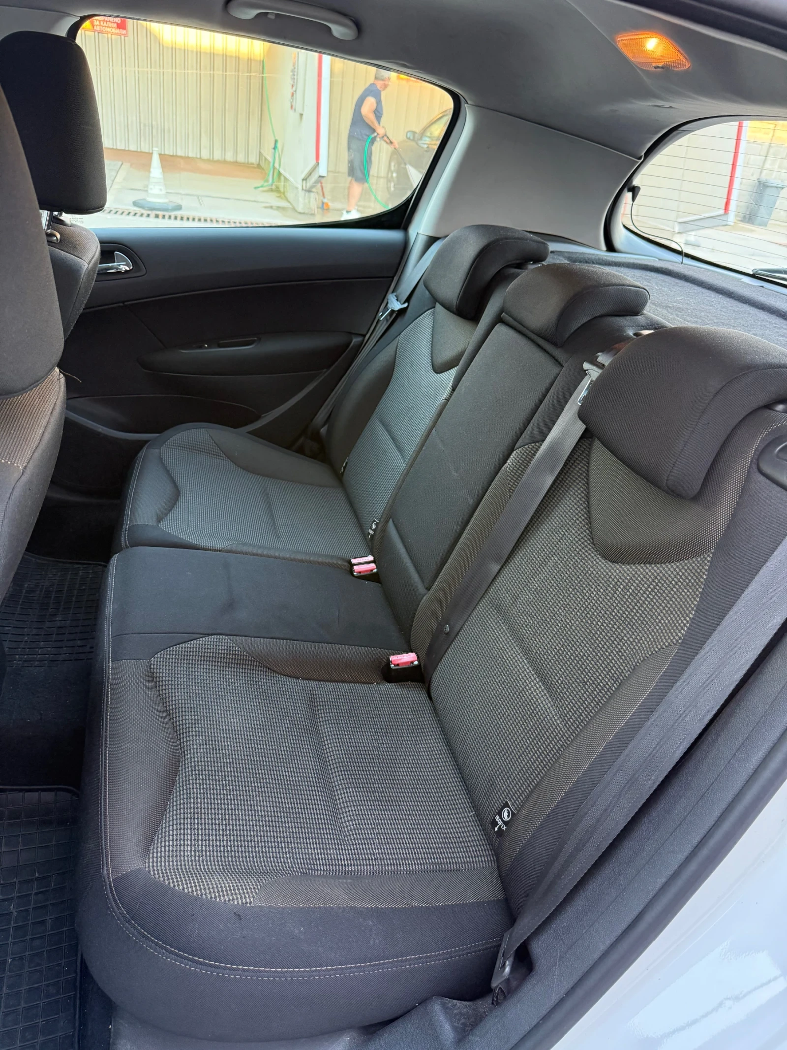 Peugeot 308 1.6 HDi, снимка 8 - Автомобили и джипове - 54804257