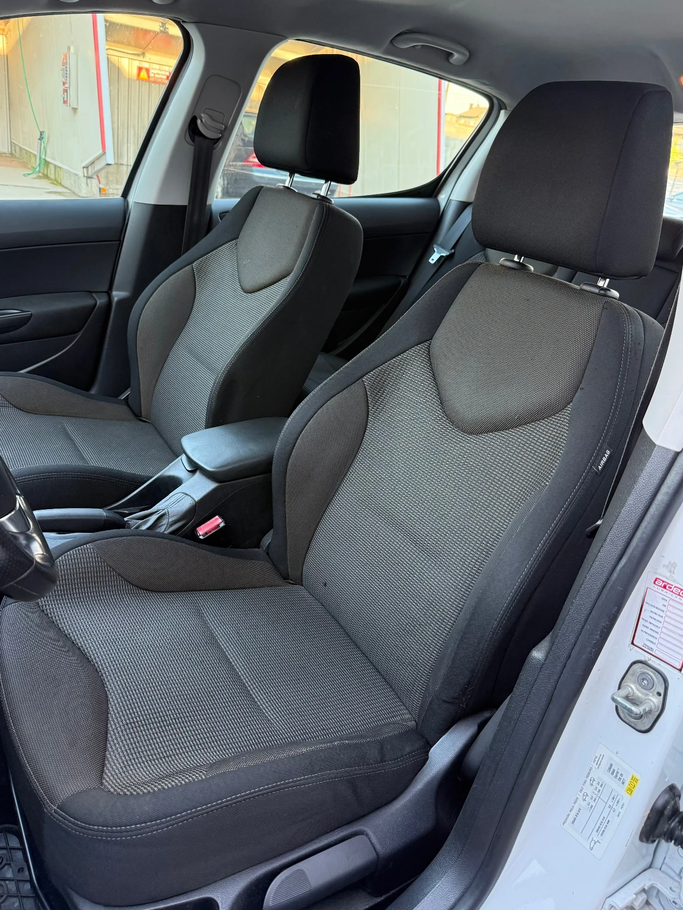 Peugeot 308 1.6 HDi, снимка 7 - Автомобили и джипове - 54804257