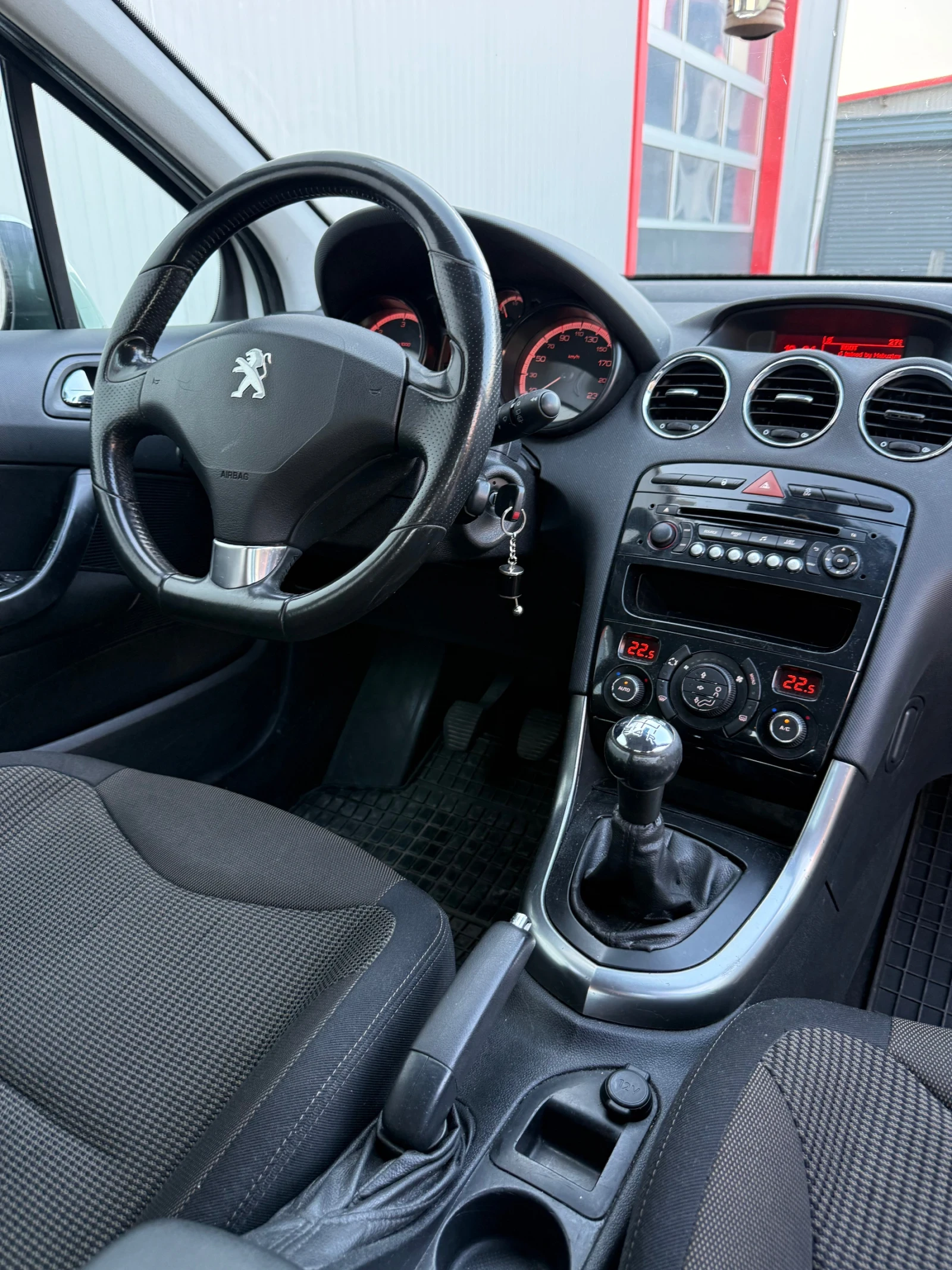 Peugeot 308 1.6 HDi, снимка 6 - Автомобили и джипове - 54804257