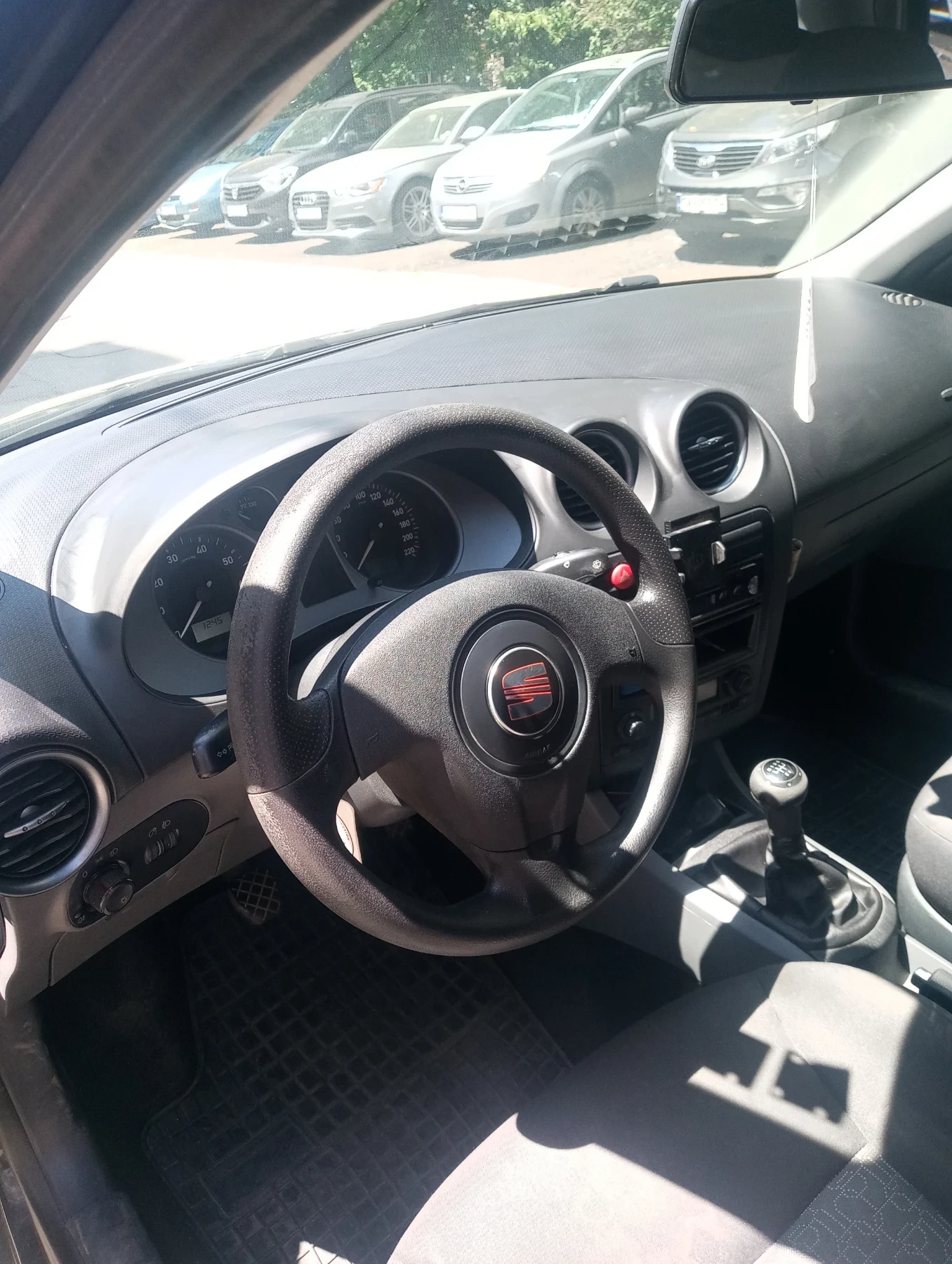 Seat Cordoba 1.4i бензин, снимка 6 - Автомобили и джипове - 55076763