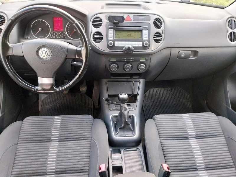 VW Tiguan, снимка 8 - Автомобили и джипове - 47031198