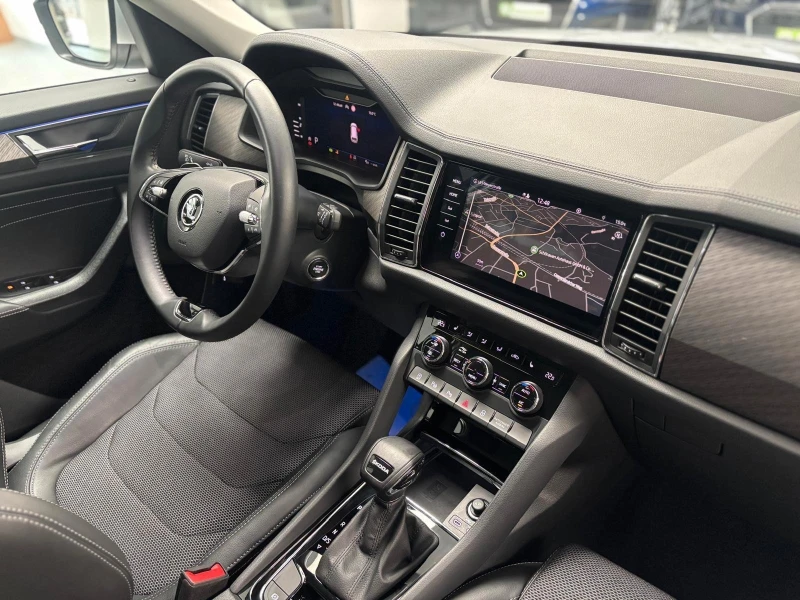 Skoda Kodiaq MATRIX* DISTR* CAM* MEMORY* KEYLESS* , снимка 16 - Автомобили и джипове - 52441522
