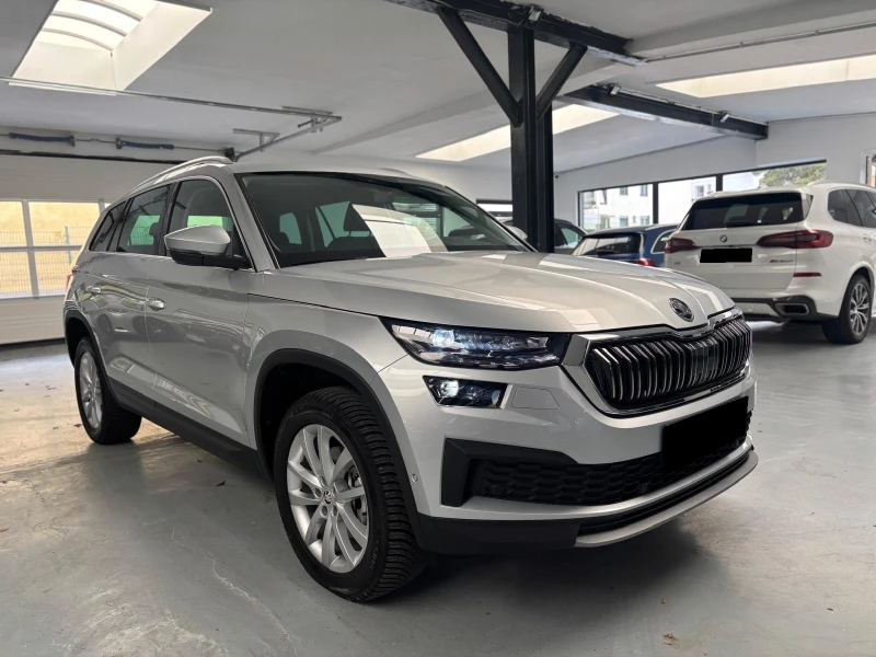 Skoda Kodiaq MATRIX* DISTR* CAM* MEMORY* KEYLESS* , снимка 3 - Автомобили и джипове - 52441522