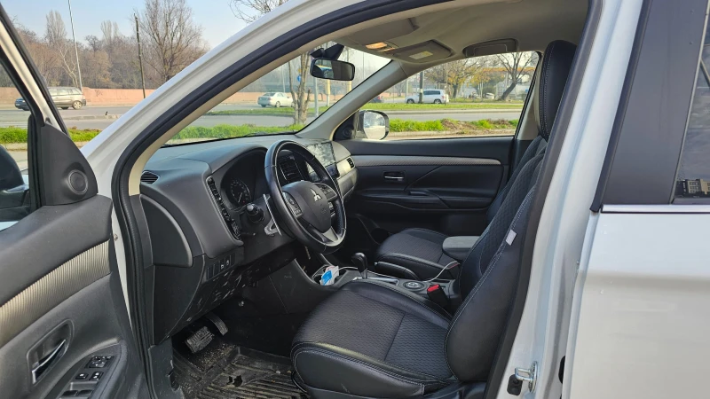 Mitsubishi Outlander RE 4WD 2.0 MIVEC, Intense,  CVT, снимка 8 - Автомобили и джипове - 52946566