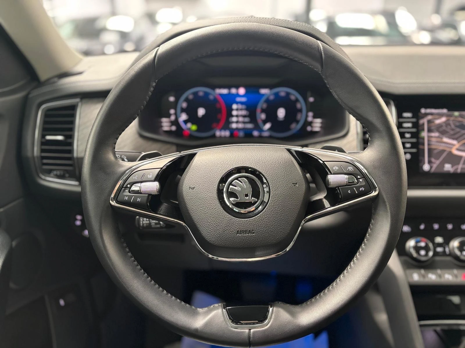 Skoda Kodiaq MATRIX* DISTR* CAM* MEMORY* KEYLESS*  - изображение 8