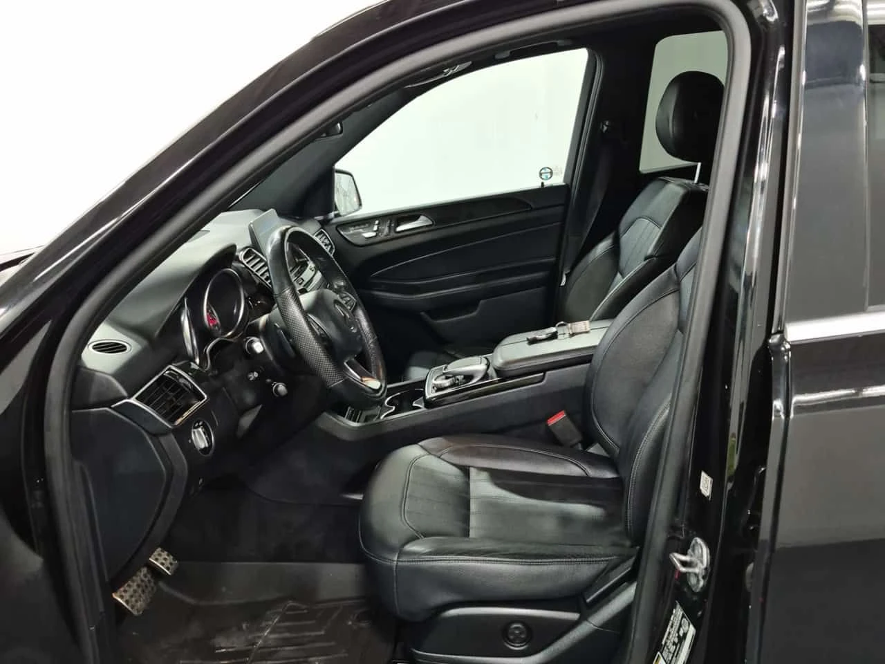 Mercedes-Benz GLE 400 AMG-LINE| 360| PANO| ПОДГРЕВИ| CARFAX, снимка 9 - Автомобили и джипове - 54834151