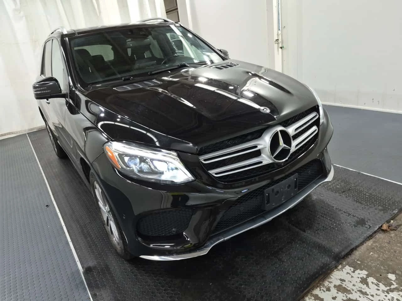 Mercedes-Benz GLE 400 AMG-LINE| 360| PANO| ПОДГРЕВИ| CARFAX, снимка 2 - Автомобили и джипове - 54834151