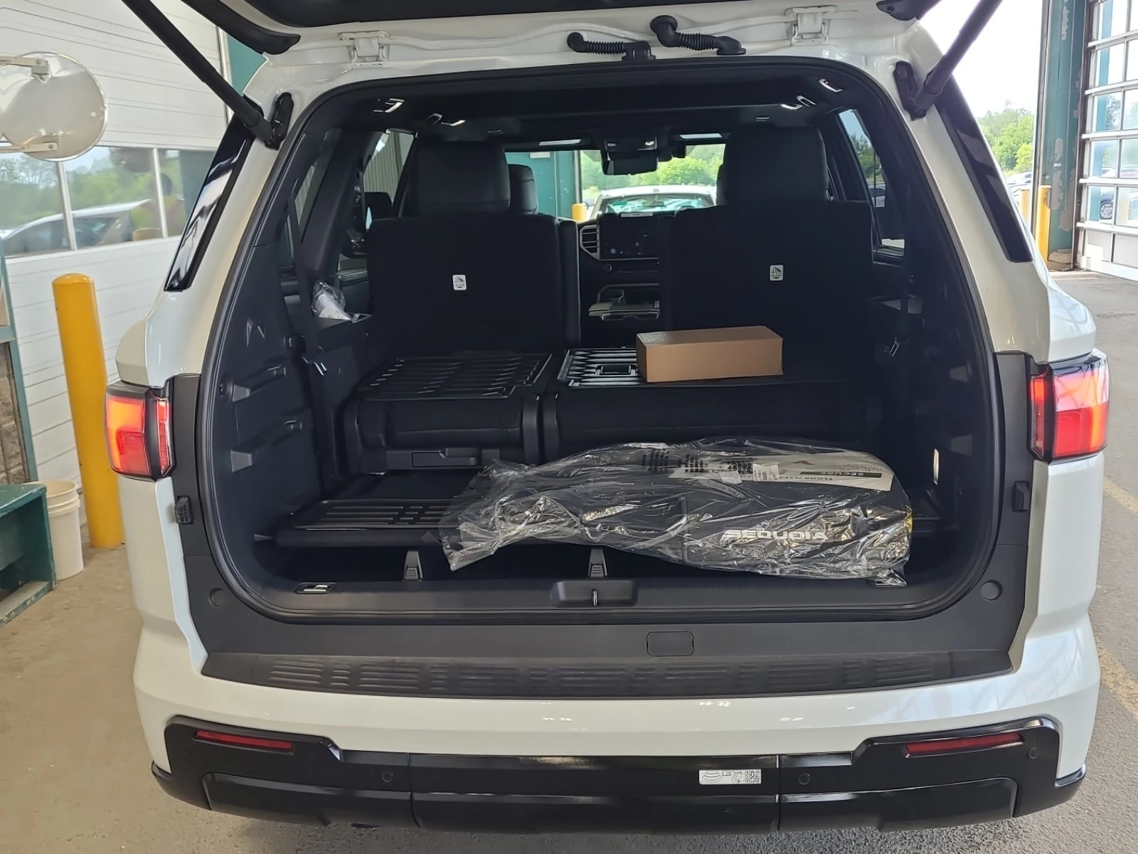 Toyota Sequoia * 4WD * CARFAX * БЕЗ ПЪРВОНАЧАЛНА ВНОСКА, снимка 4 - Автомобили и джипове - 56149894