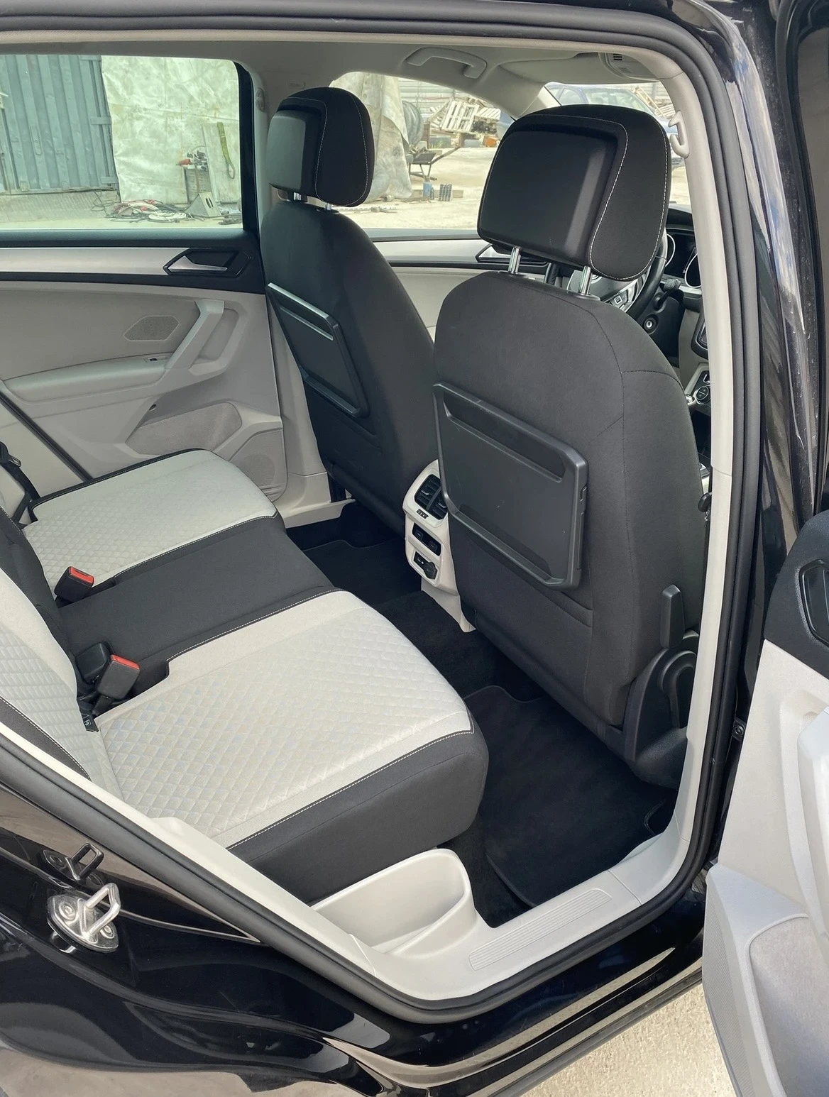 VW Tiguan Обслужен на 100%, снимка 9 - Автомобили и джипове - 56730219
