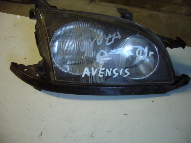 Светлини за Toyota Avensis, снимка 2 - Части - 13118067