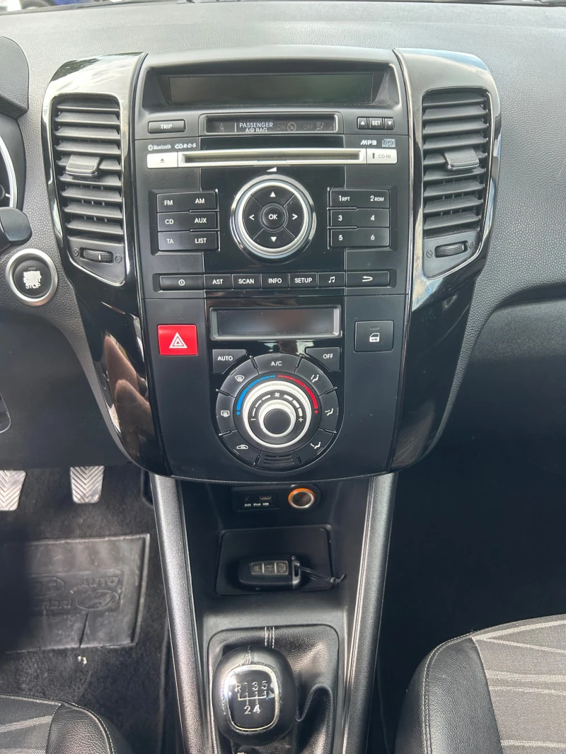 Kia Venga 1.6i, снимка 10 - Автомобили и джипове - 46638394