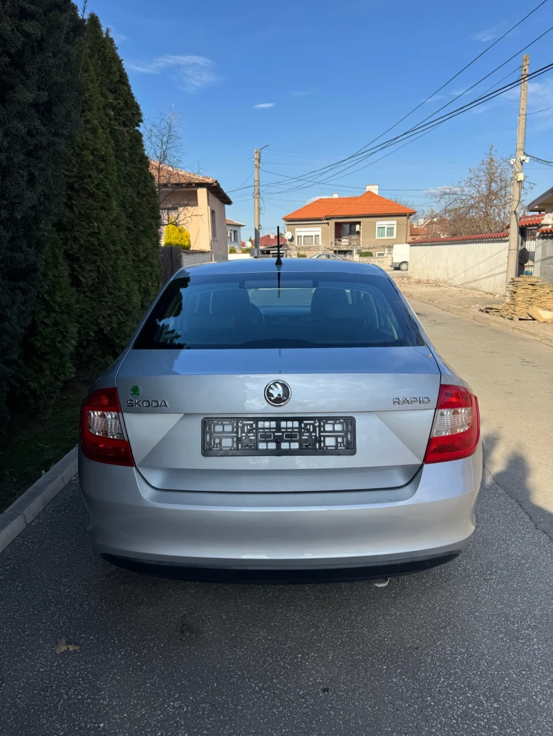 Skoda Rapid 90000км / Като нова, снимка 6 - Автомобили и джипове - 48132367