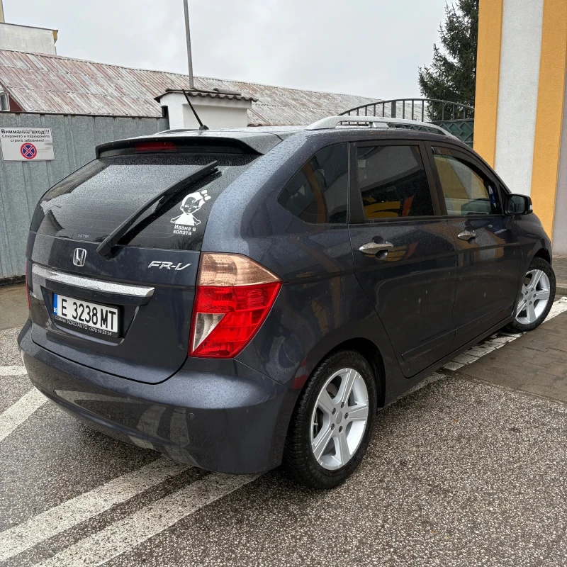 Honda Fr-v, снимка 4 - Автомобили и джипове - 49365351