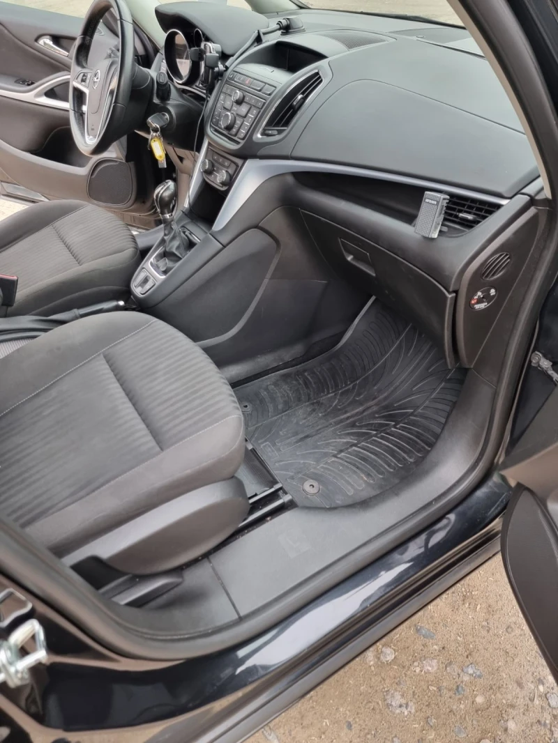 Opel Zafira Tourer, снимка 8 - Автомобили и джипове - 52260186