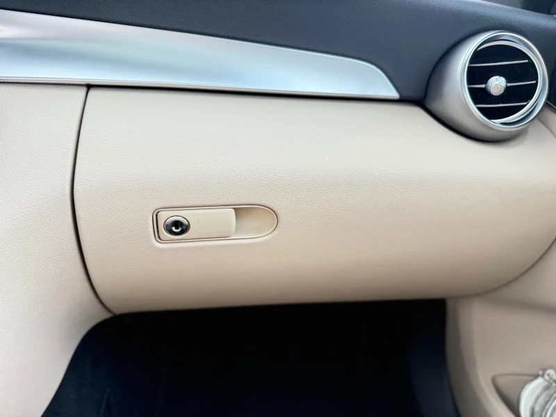 Mercedes-Benz C 300 300, снимка 10 - Автомобили и джипове - 52536036