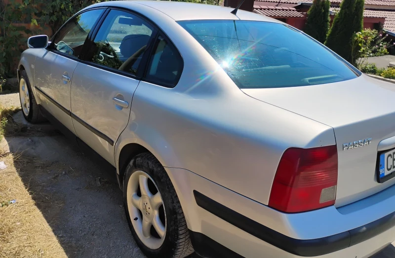 VW Passat 1.9 TDI, снимка 4 - Автомобили и джипове - 52440502